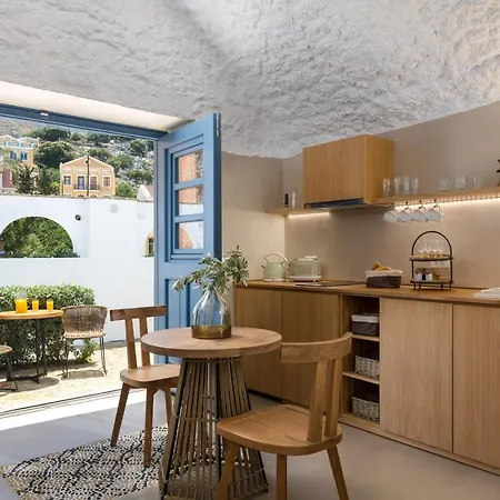 Kaminos Boutique Appartement Sými