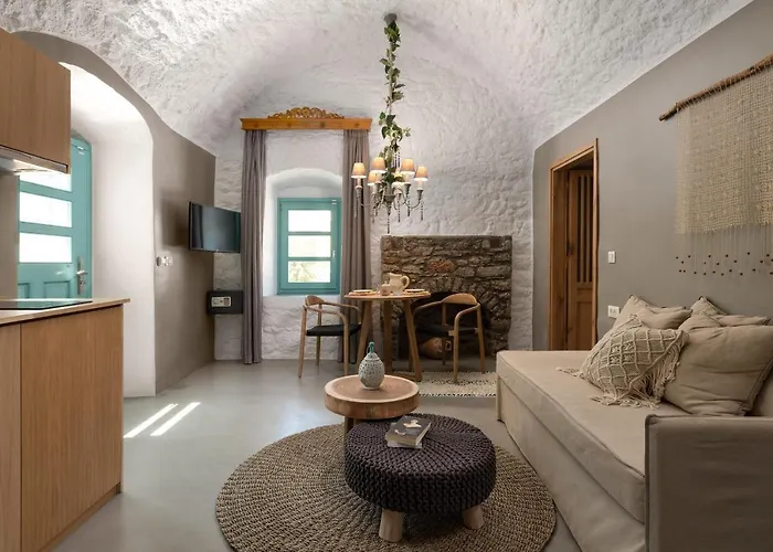 Kaminos Boutique * سيمي