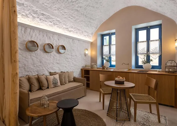 Kaminos Boutique * سيمي