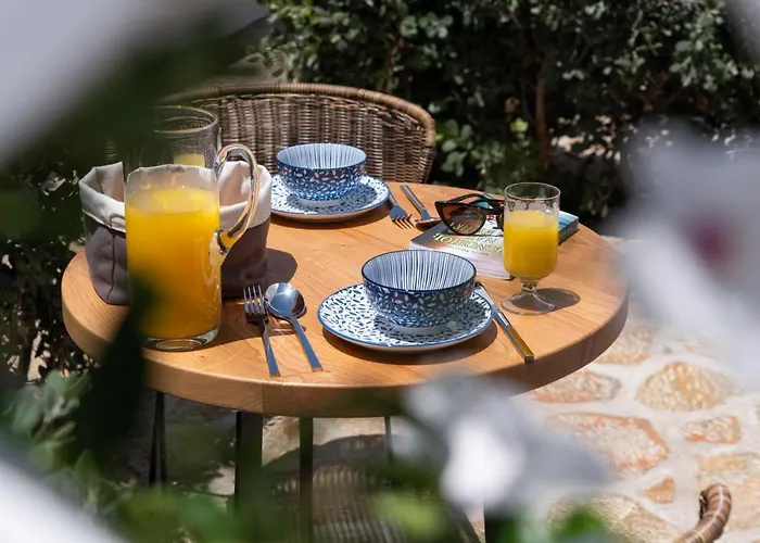 Kaminos Boutique سيمي